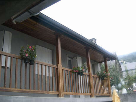 APPARTEMENT DANS MAISON
