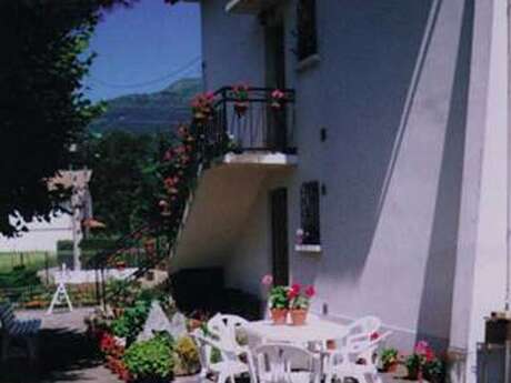APPARTEMENT DANS MAISON