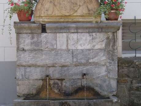 FONTAINE DE L'IMPASSE DE LA PEGULHE