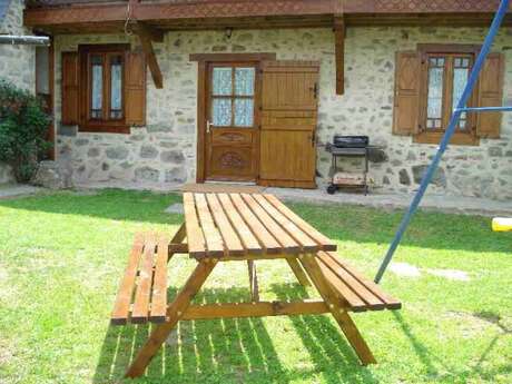 APPARTEMENT DANS MAISON