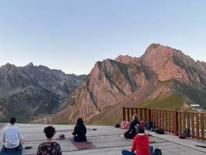 Yoga et lever de soleil au Col du Tourmalet