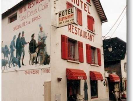 LES DEUX COLS