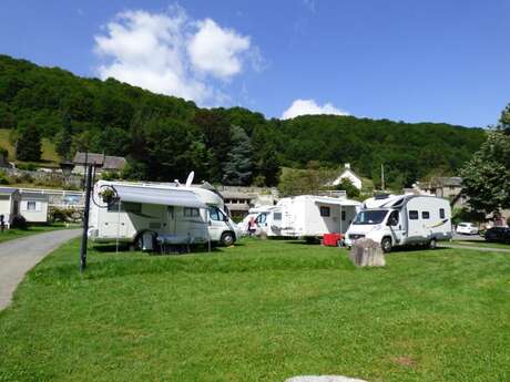 AIRE POUR CAMPING-CARS - CAMPING L'OREE DES MONTS