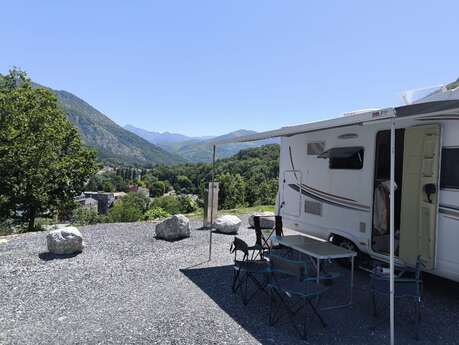 PARKING GOSUN LOURDES - CAMPING-CARS - VOITURES - BUS