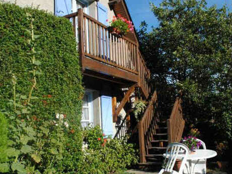 APPARTEMENT DANS MAISON