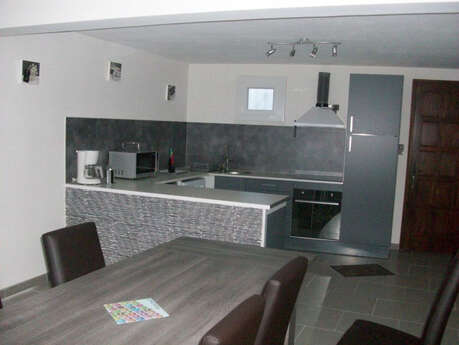 APPARTEMENT DANS MAISON