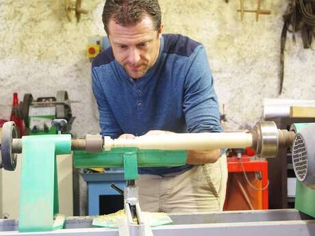 Rencontre avec Régis Latapie: luthier d’instruments traditionnels