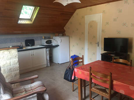 APPARTEMENT DANS MAISON