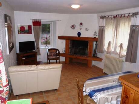 APPARTEMENT DANS MAISON