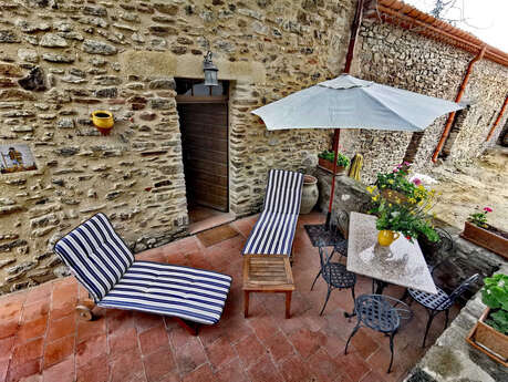LA MAISON DU BERGER - DANS L'ANNEXE DU CHÂTEAU ENTRE VIGNES ET CHÊNES VERTS