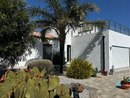LES CYCAS - GÎTE AUX ABORDS DU VILLAGE, AU CALME
