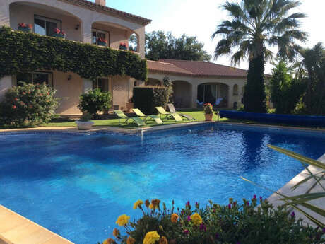 LES MELIAS - GÎTE DANS MAISON COMTEMPORAINE AU CALME AVEC GRAND JARDIN