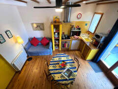 LA MAISON JAUNE - GÎTE DANS ANCIENNE BÂTISSE RÉNOVÉE QUATIER CALME