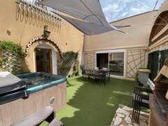 LA SOLANA - MAISON GRANDE TERRASSE JACUZZI AU COEUR DU VILLAGE