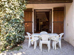 GÎTE 4 PERS. DANS VILLA AVEC PARC, SECTEUR VILLAGE.