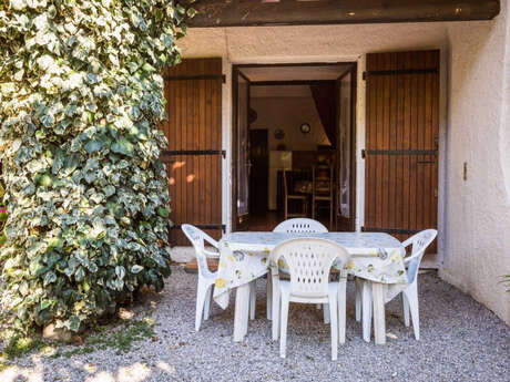 GÎTE 4 PERS. DANS VILLA AVEC PARC, SECTEUR VILLAGE.