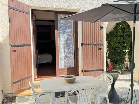 STUDIO 2 PERS. DANS UNE GRANDE VILLA AVEC PARC, SECTEUR VILLAGE