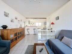 L'ACACIA - SPACIEUX DUPLEX AU 1ER ÉTAGE D'UNE MAISON DE VILLAGE