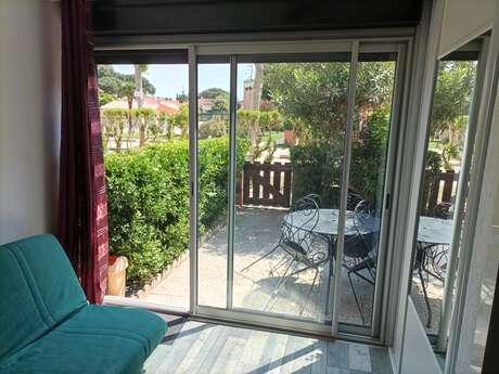 T2 - PISCINE, PARKING, 800M PLAGE