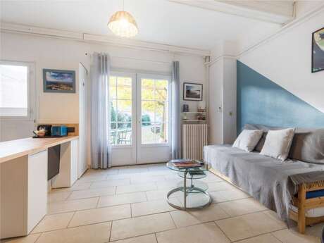 MAS PARET  GRAND STUDIO MASSANE PARC 1 HA AU CALME