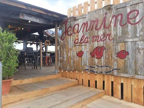 JEANNINE À LA MER