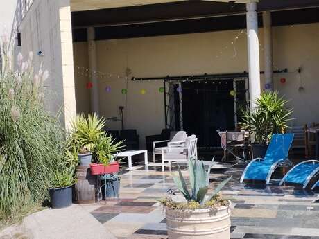 GRANGE DU MAS DES MARBRES SAUVAGES 9 PERS. AU VILLAGE