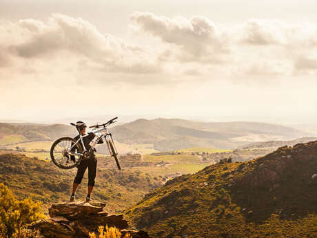 FALAISES ET CONTREBANDIERS