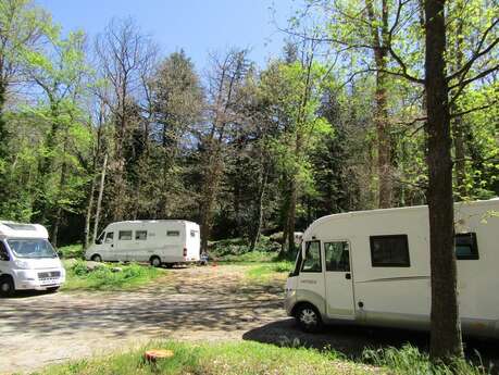 AIRE DE STATIONNEMENT POUR CAMPING CAR