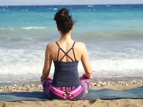 YOGA À LA PLAGE