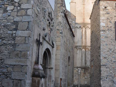 LES BALADES DU CONFLENT : "VISITE DU VILLAGE ET DE L'EGLISE DE CATLLAR"