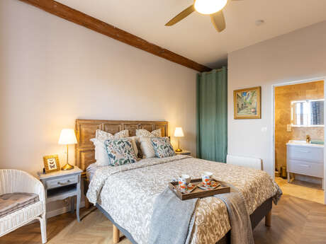 VIEUX CHATEAU LE CASTEIL - APPARTEMENT  L'OLIVIER