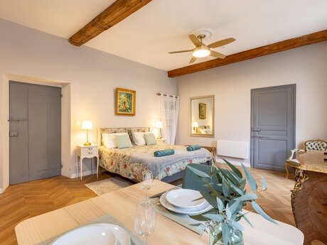 VIEUX CHATEAU LE CASTEIL - STUDIO LA COUR