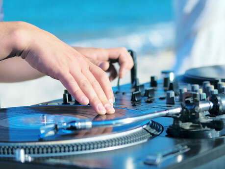 ANIMATION MUSICALE - BAR LES PLATANES