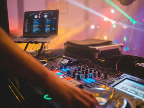 NOËL MAGIQUE AVEC DJ FABRICE