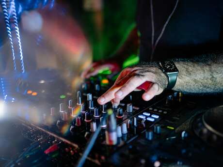 NOËL MAGIQUE AVEC DJ HUGO