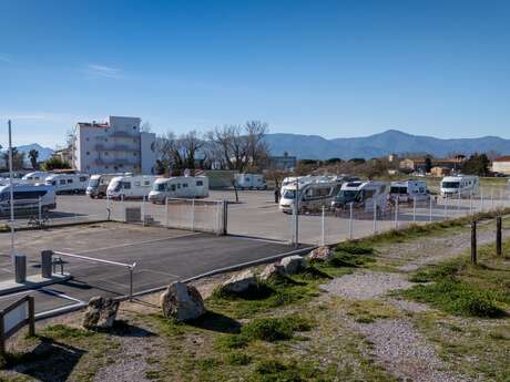 AIRE D'ACCUEIL ET DE STATIONNEMENT CAMPING-CARS DE SAINT-CYPRIEN