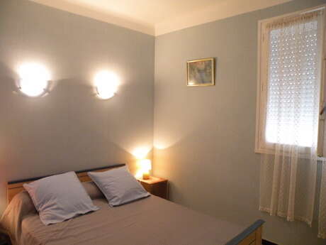 MAISON - 2 CHAMBRES AVEC JARDIN AU CALME