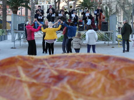 ROIS MAGES, GALETTE ET SARDANE