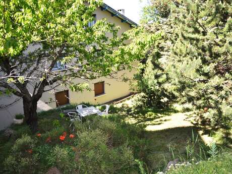 APPARTEMENT CONFORTABLE DANS PETITE RÉSIDENCE PRIVÉE