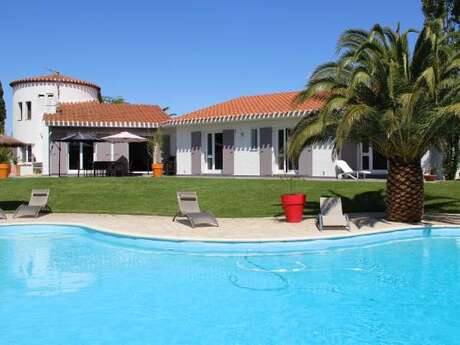 MAGNIFIQUE VILLA AVEC PISCINE A 30 MIN DE LA MER