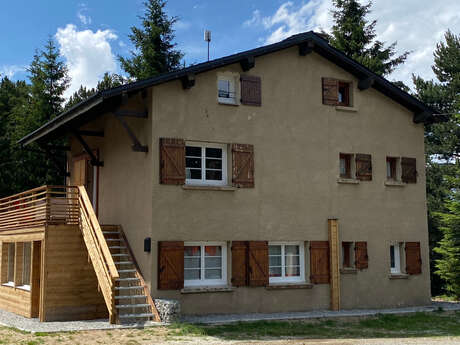 GRAND APPARTEMENT DANS CHALET