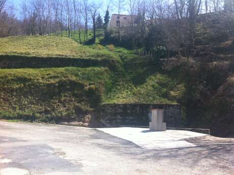 AIRE DE CAMPING CAR DE ST LAURENT DE CERDANS