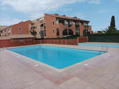 T2 - PISCINE, PARKING, 800M PLAGE