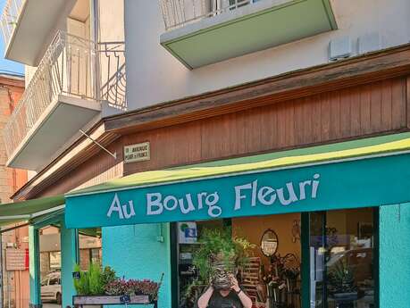 AU BOURG FLEURI