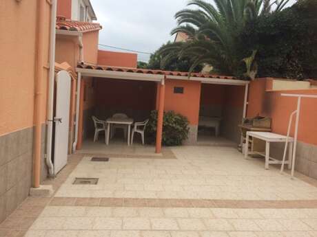 STUDIO JAUNE CÔTÉ GAUCHE - 3 PERS