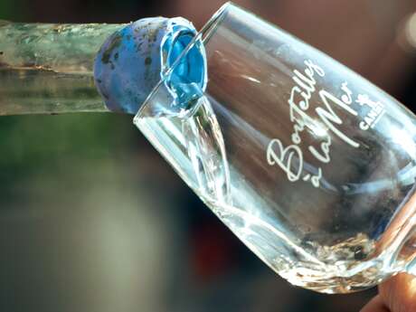 BOUTEILLES À LA MER