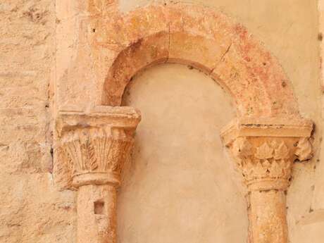 LA PIERRE, TAILLÉE DANS LE TEMPS