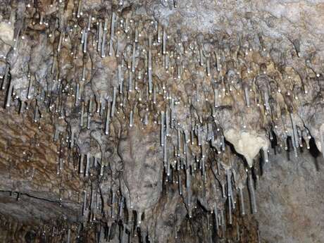 LE SENTIER DES GROTTES