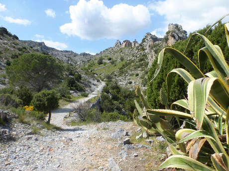 DE N.D. DE PENE A CALCE PAR LE ROC REDOUN
