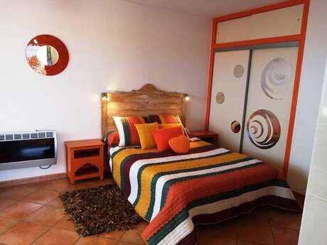 LE STUDIO ORANGE : AVEC BALCON VUE SUR MER